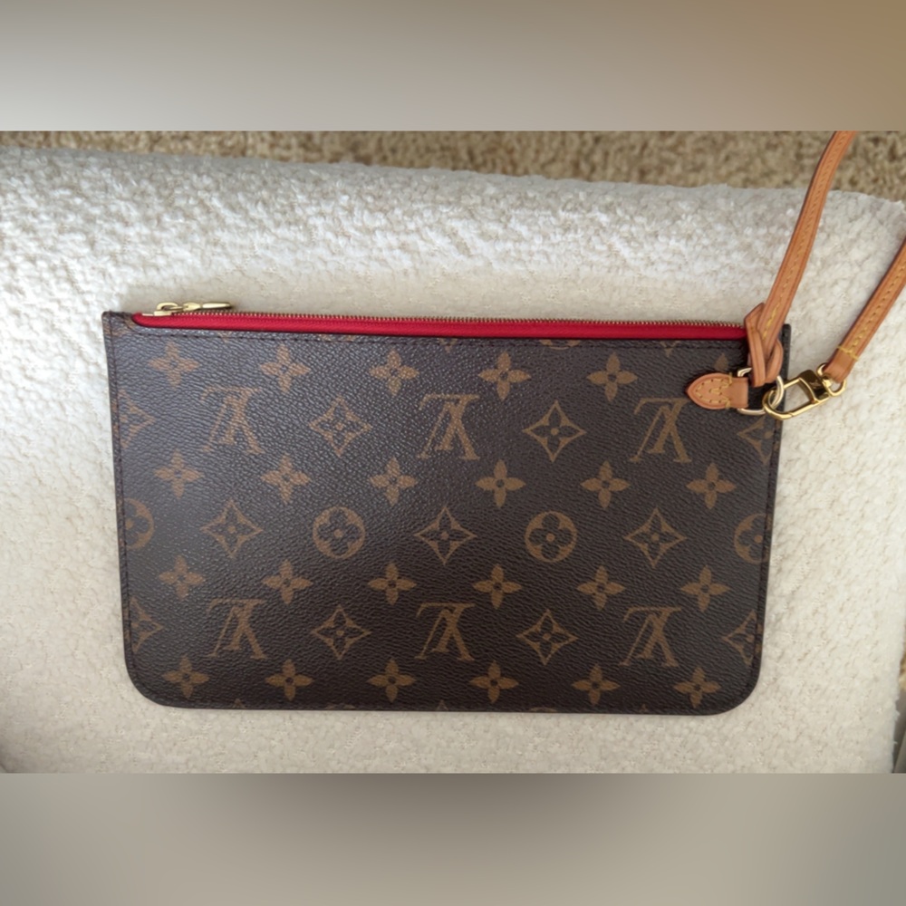Louis Vuitton
Monogram Neverfull MM GM Pochette Pivoine